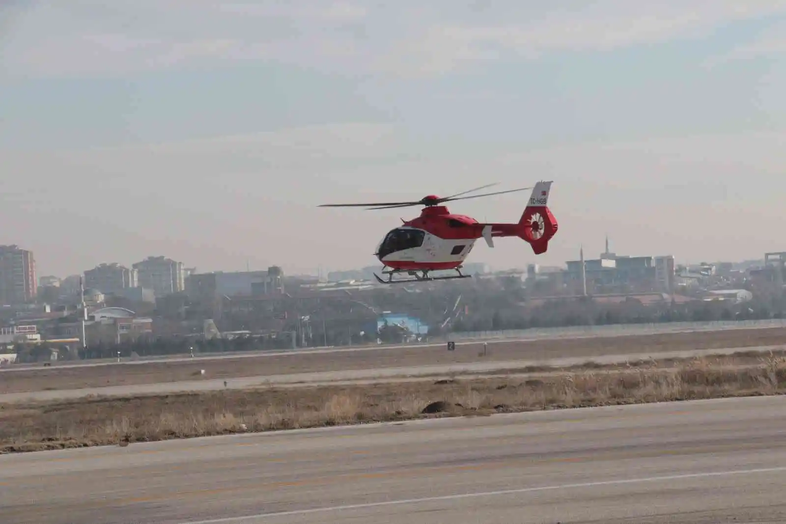 Ambulans helikopterler adeta bir hava hastanesine dönüşüyor