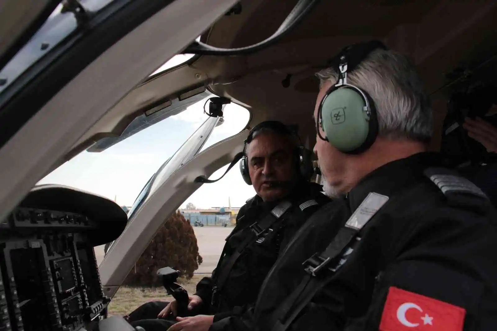 Ambulans helikopterler adeta bir hava hastanesine dönüşüyor