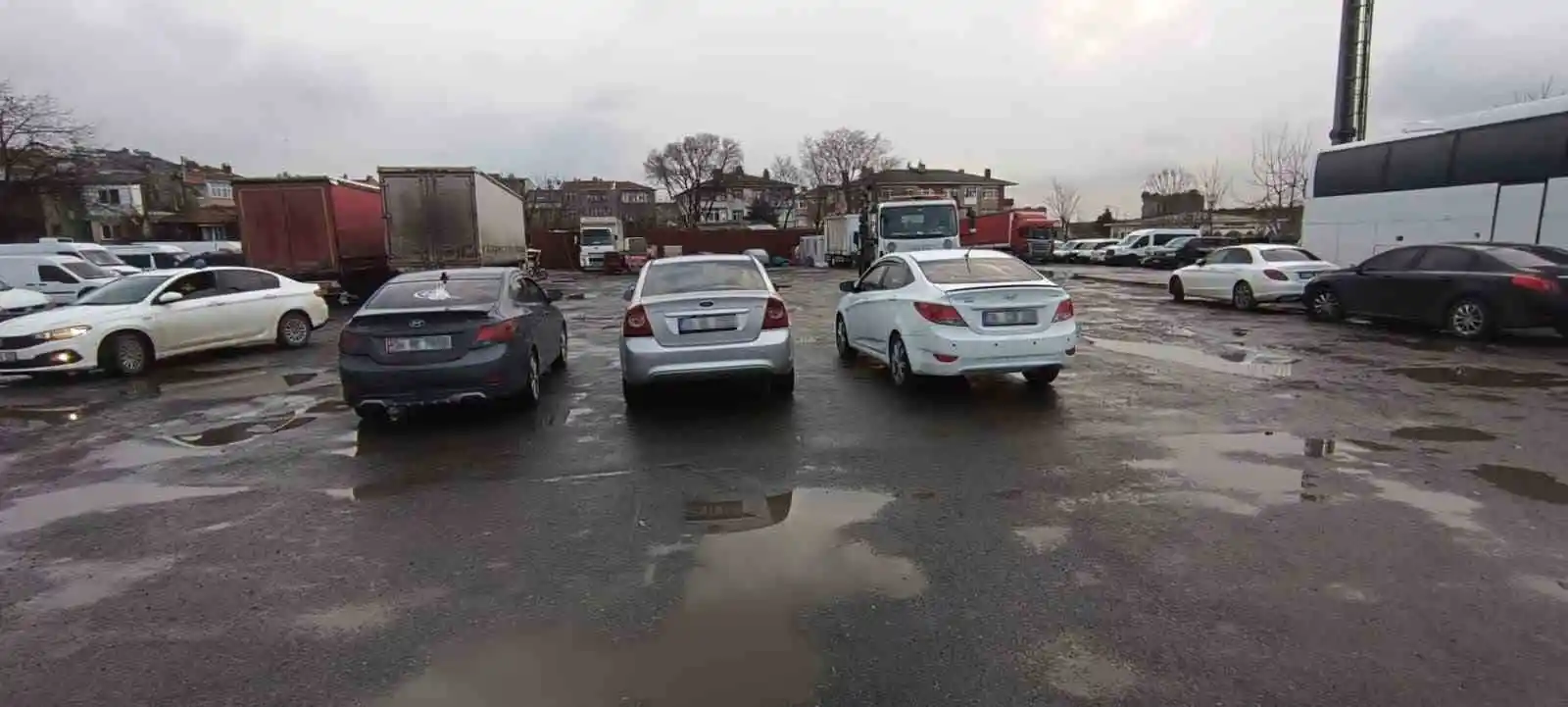 Ambulansa yol vermeyen konvoydaki araç sürücüleri yakalandı