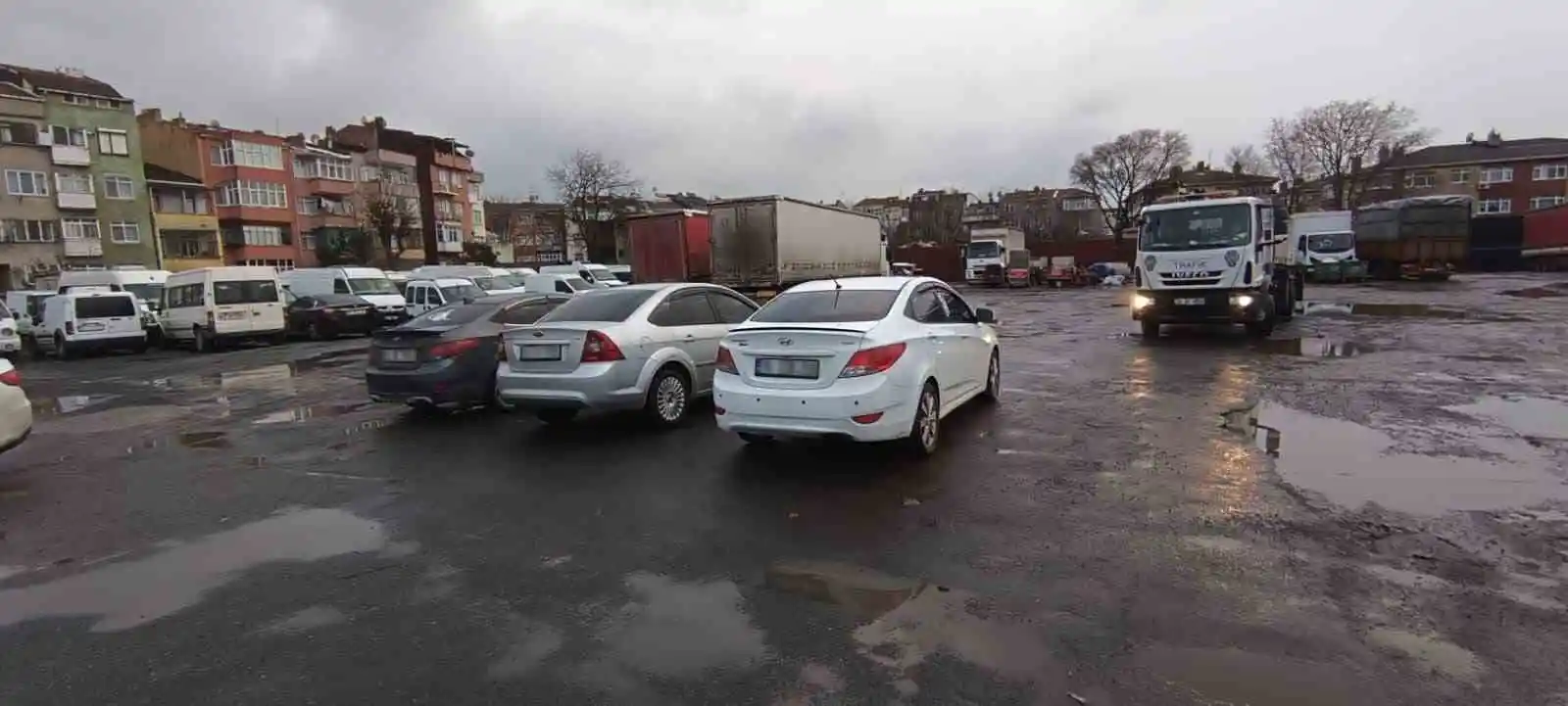 Ambulansa yol vermeyen konvoydaki araç sürücüleri yakalandı