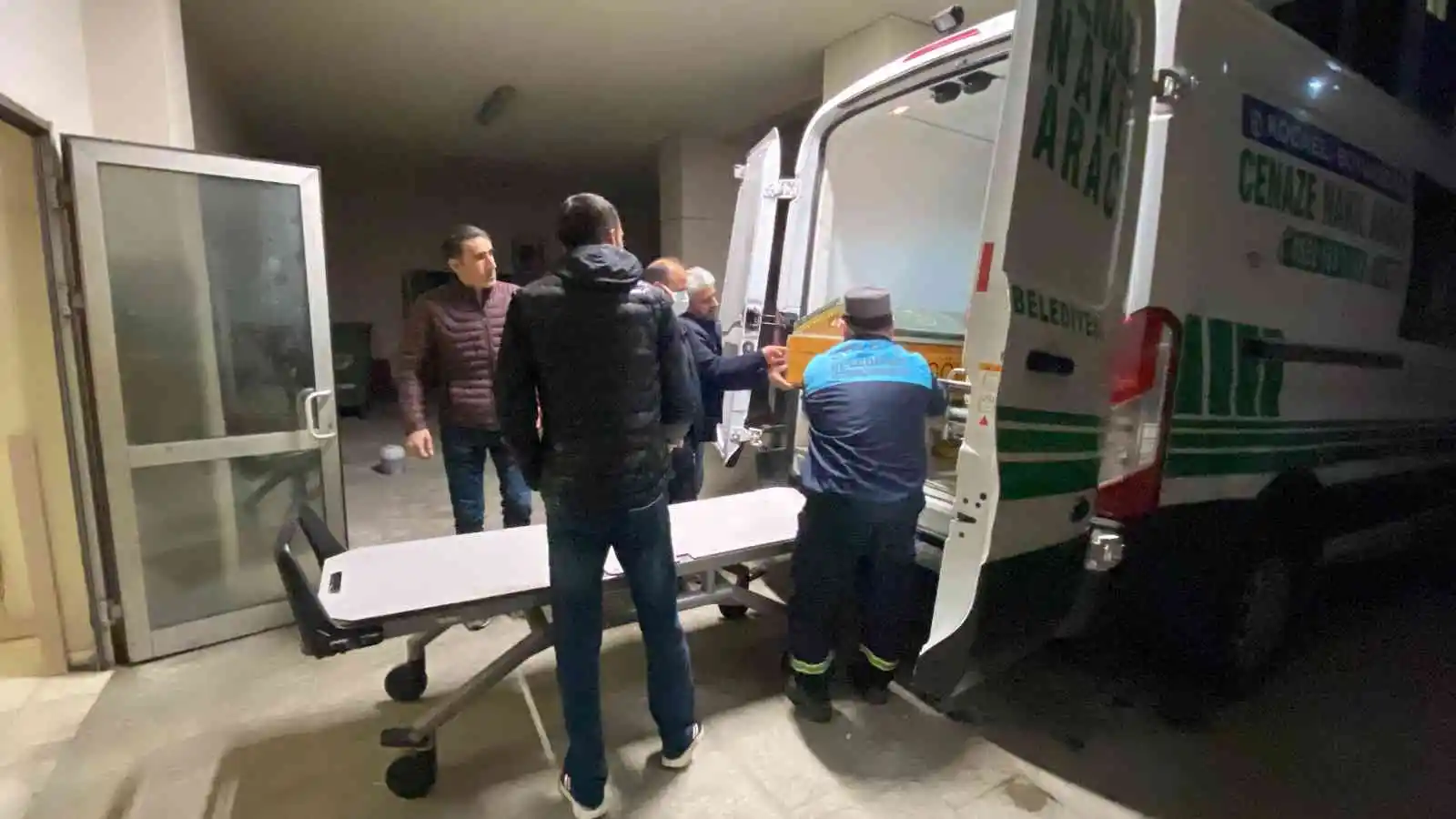Anestezi teknikeri genç evinde ölü bulundu