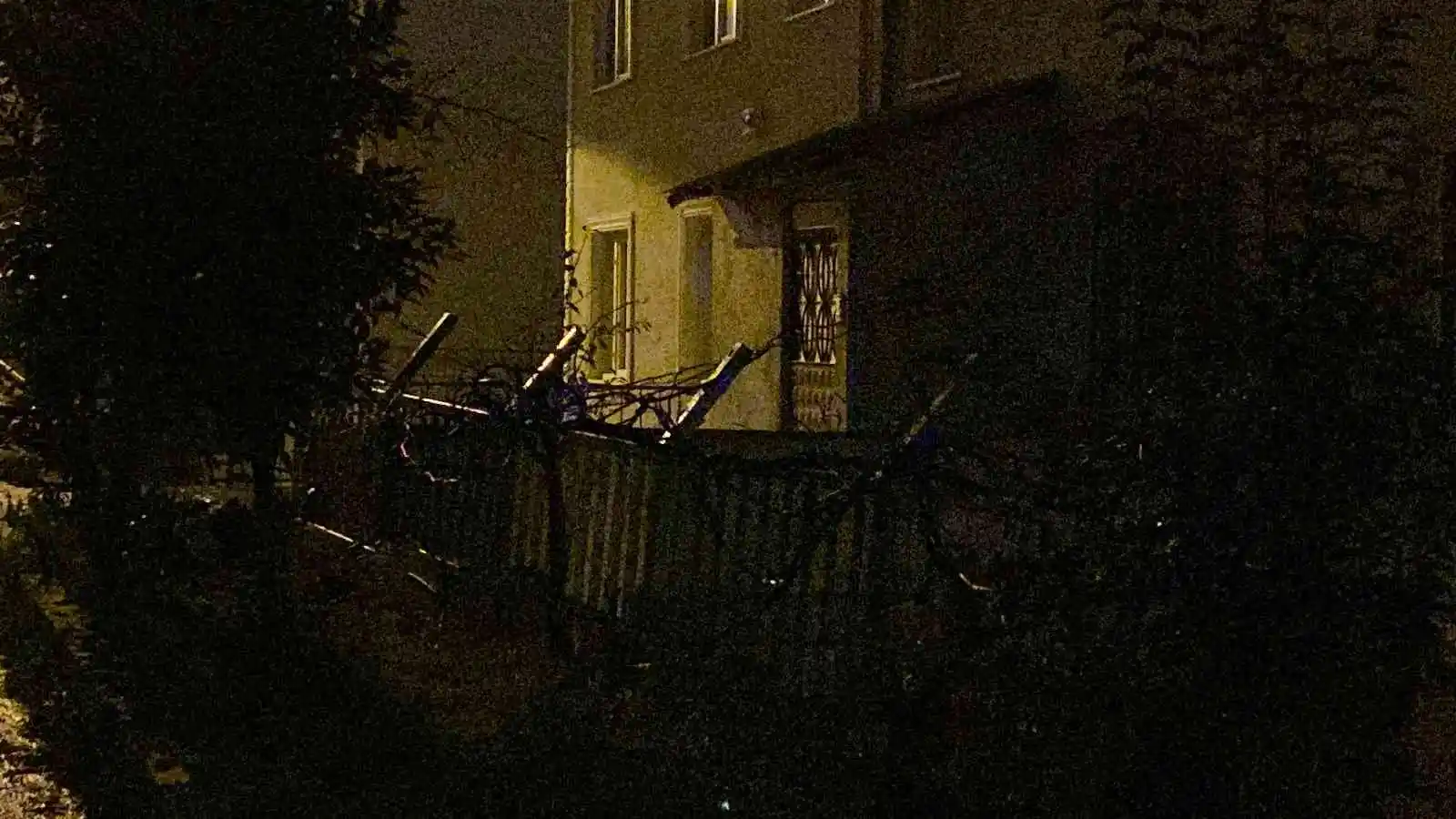Anestezi teknikeri genç evinde ölü bulundu