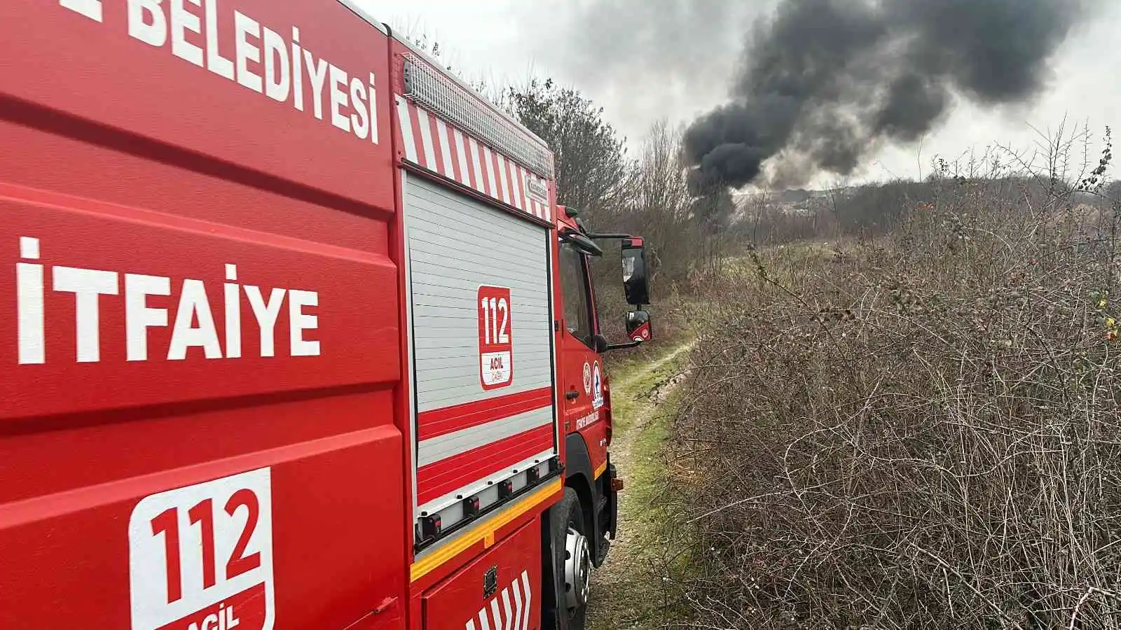 Anız yangınının büyümesini itfaiye engelledi
