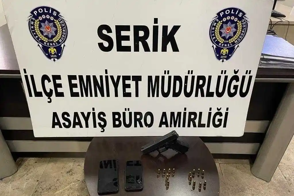 Antalya'da 2 kişiyi yaralayan, 1 işyerini kurşunlayan şahıs yakalandı
