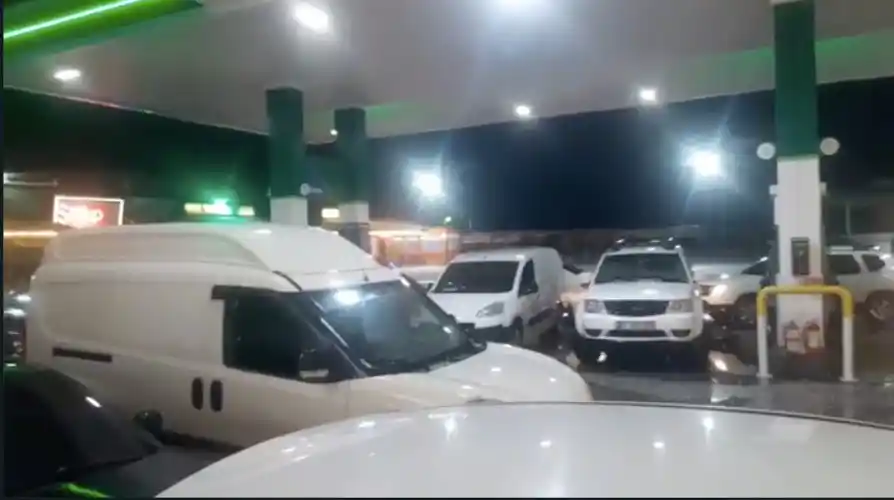 Antalya’da doludan kaçan araçlar akaryakıt istasyonlarına sağındı
