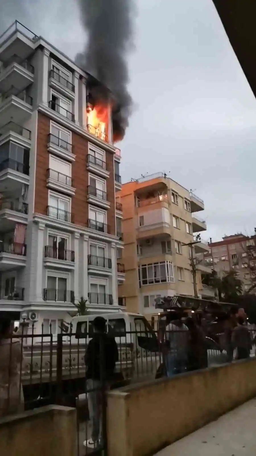 Antalya’da evde yangın faciası: 2 ölü