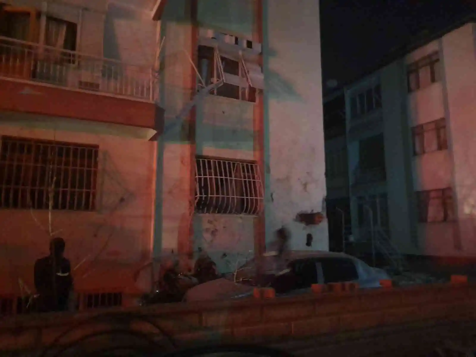 Antalya’da muz yüklü kamyonette sıkışan gaz patladı