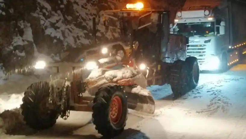 Antalya- Konya Kara Yolu tırların geçişine kapatıldı
