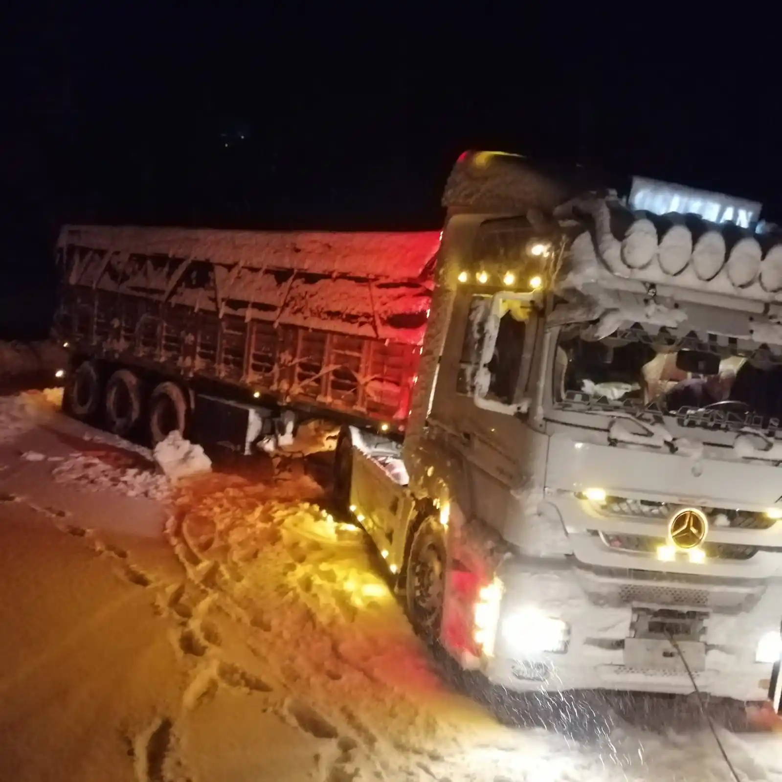 Antalya- Konya Kara Yolu tırların geçişine kapatıldı
