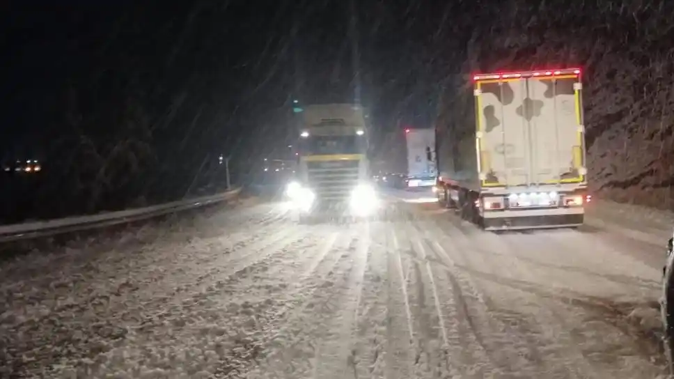 Antalya- Konya Kara Yolu tırların geçişine kapatıldı
