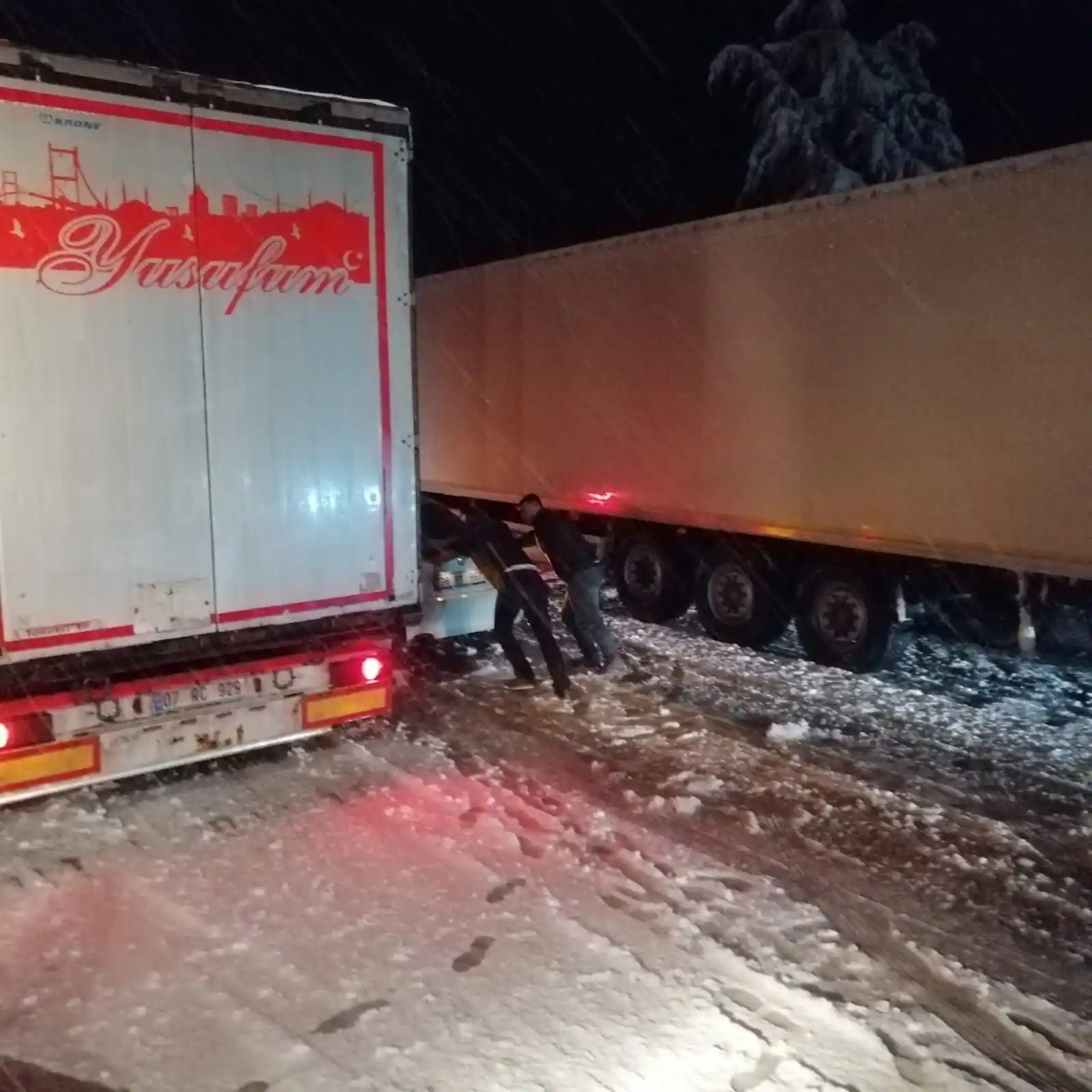 Antalya-Konya Karayolu tırların geçişine açıldı