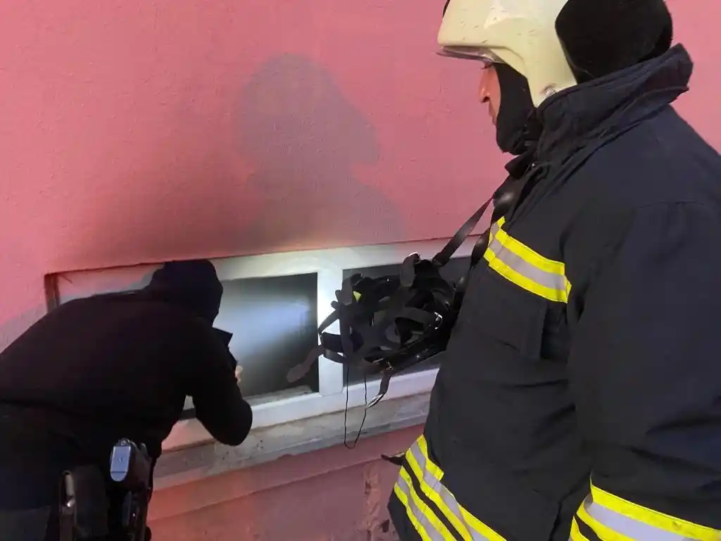 Apartmanın bodrumunda çıkan yangın söndürüldü