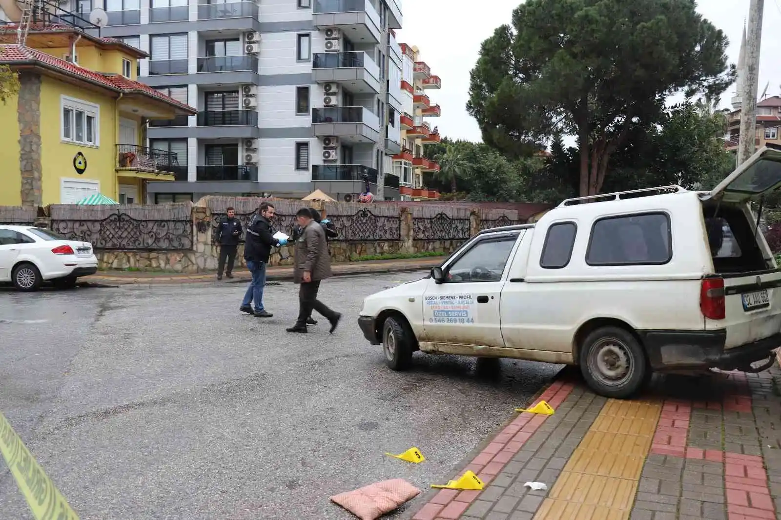 Aracıyla seyir halindeyken husumetlileri tarafından silahla yaralandı