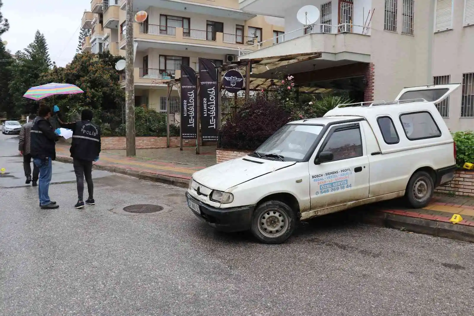 Aracıyla seyir halindeyken husumetlileri tarafından silahla yaralandı