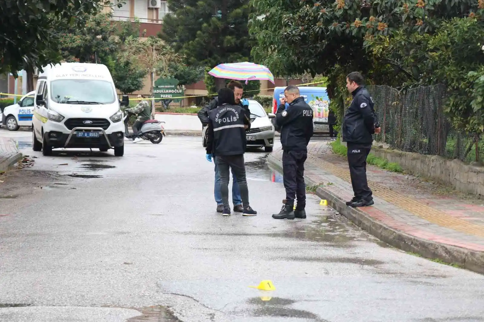 Aracıyla seyir halindeyken husumetlileri tarafından silahla yaralandı