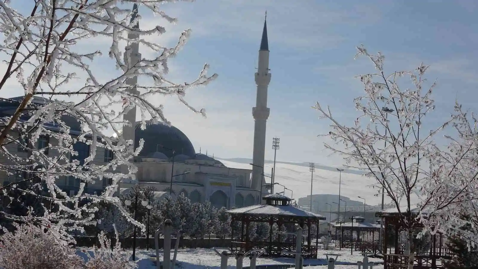 Ardahan’ın Göle ilçesi buz kesti: Eksi 28 dereceyle Türkiye’nin en soğuk yerleşim yeri oldu
