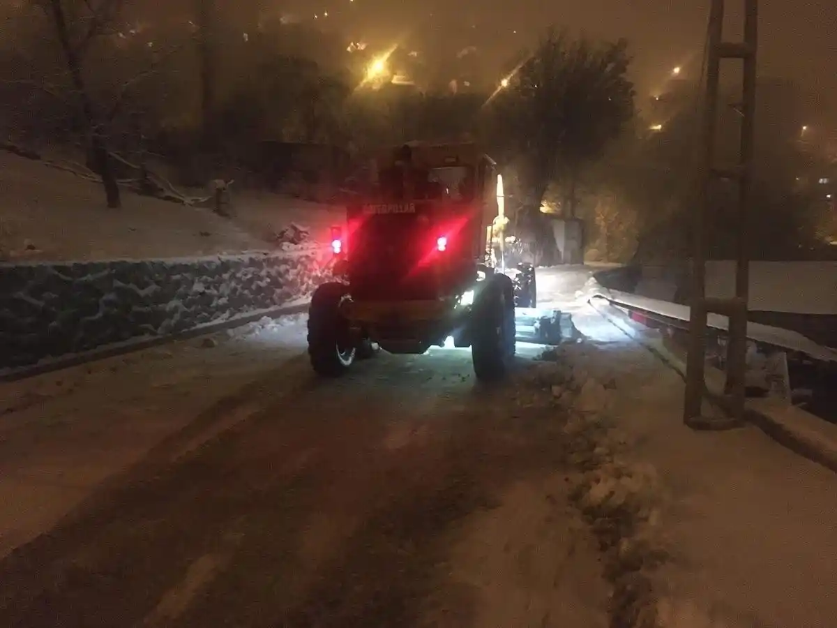 Artvin’de kar yağışı nedeniyle 78 köy yolu ulaşıma kapandı
