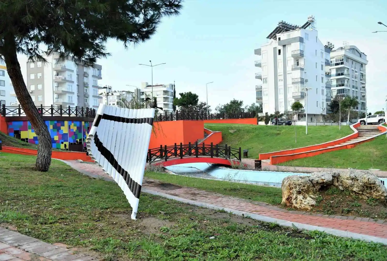 Atıklar parkta sanata dönüştü