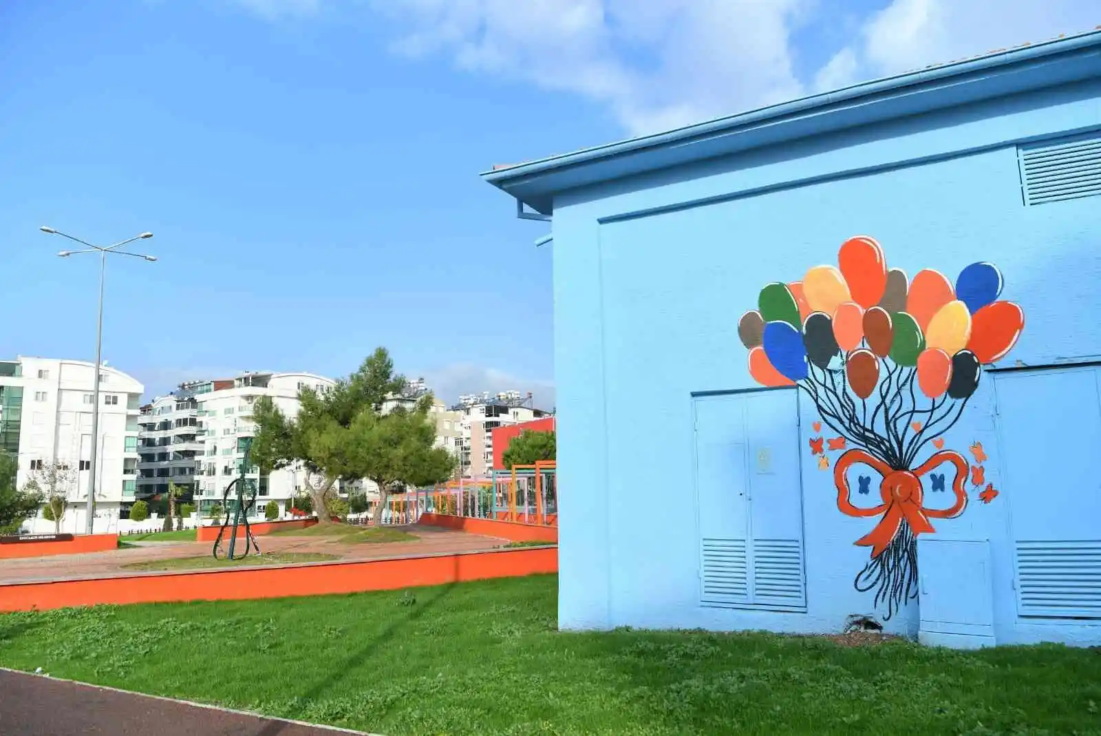 Atıklar parkta sanata dönüştü