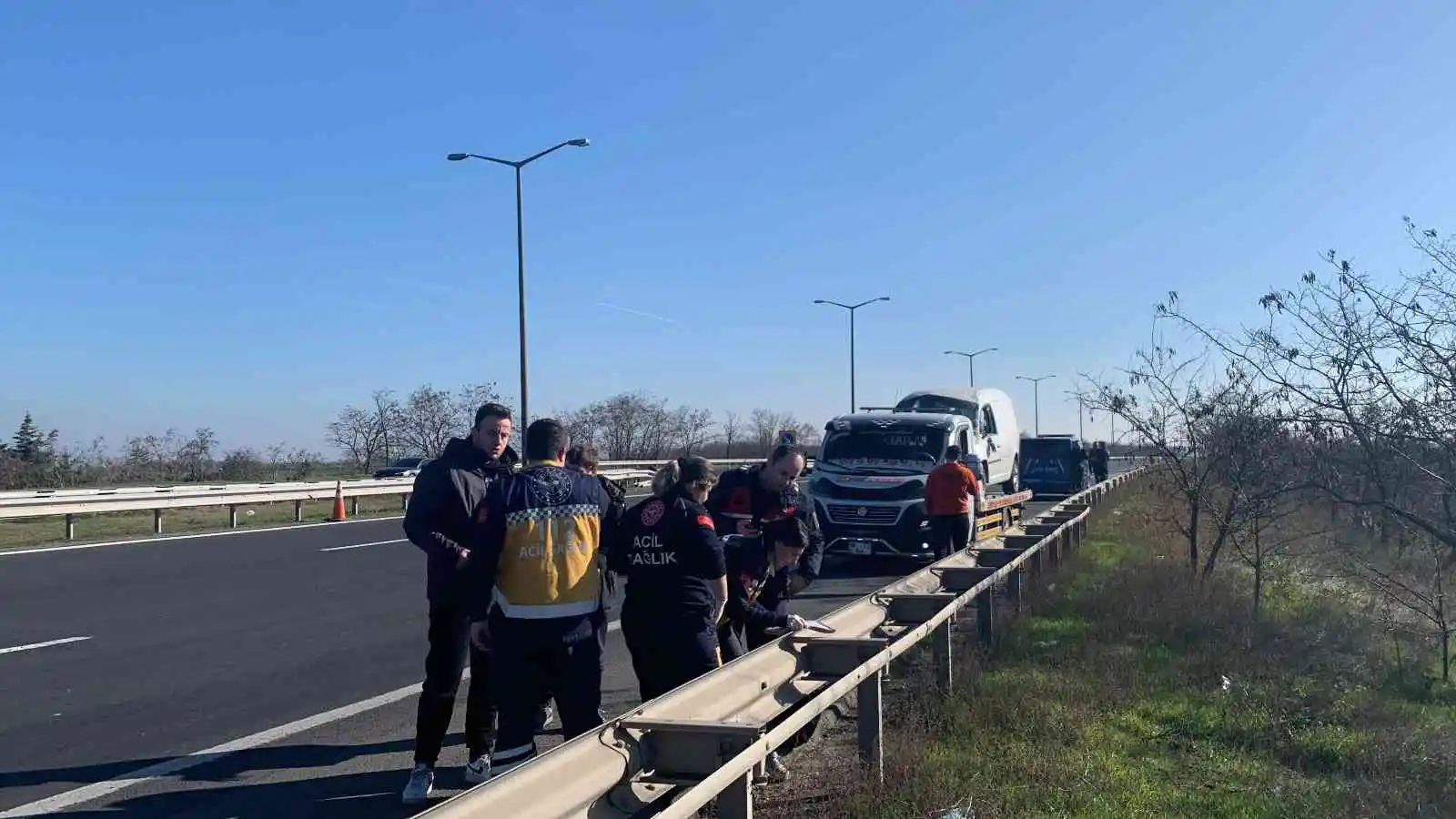 Avrupa Otoyolu’nda iki otomobil çarpıştı: 2 yaralı