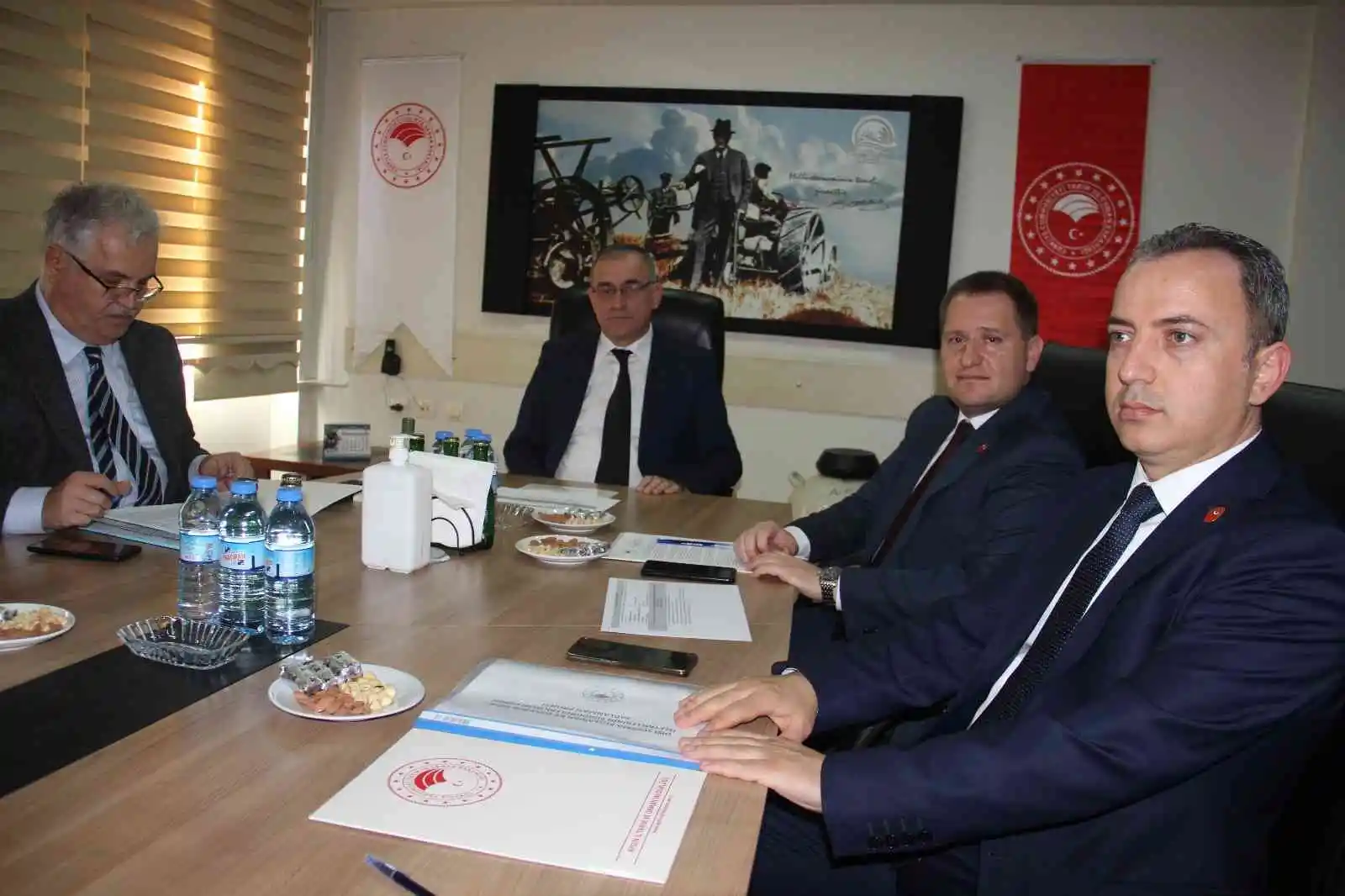 Aydın çiftçisi, ineklerin anasına bakıp kızını büyüterek işletmeleri genişletecek