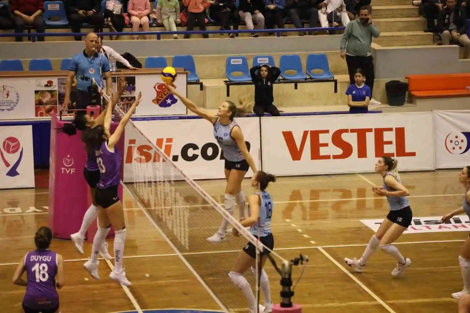 Aydın’ın Sultanları ’play-off’ mücadelesi için avantaj elde etti