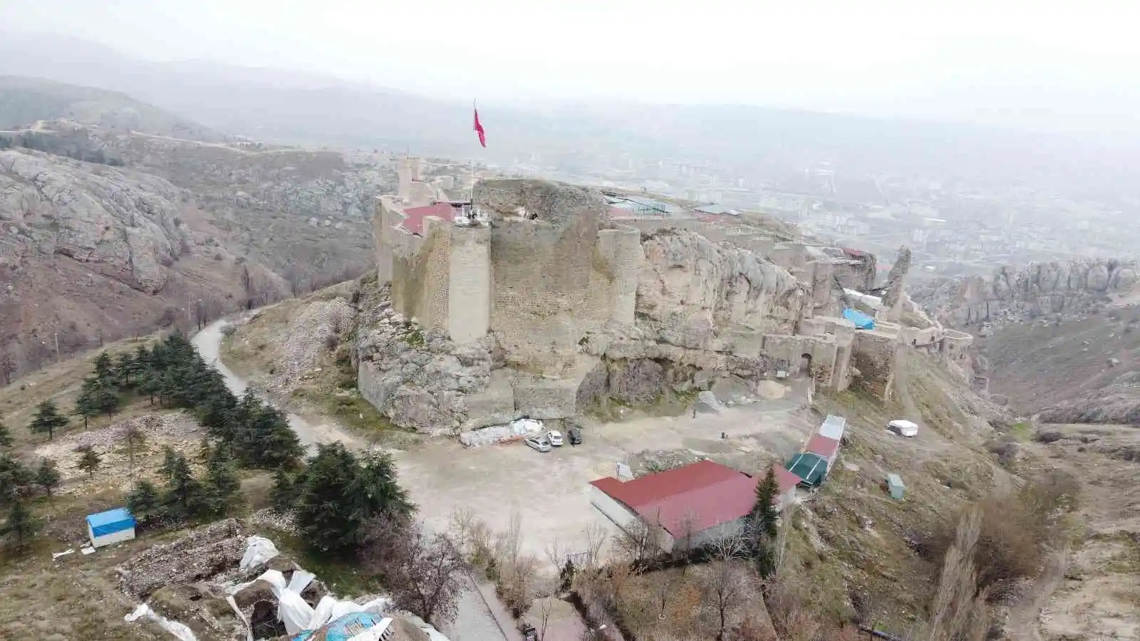 Aynı dönem, iki zıt görüntü