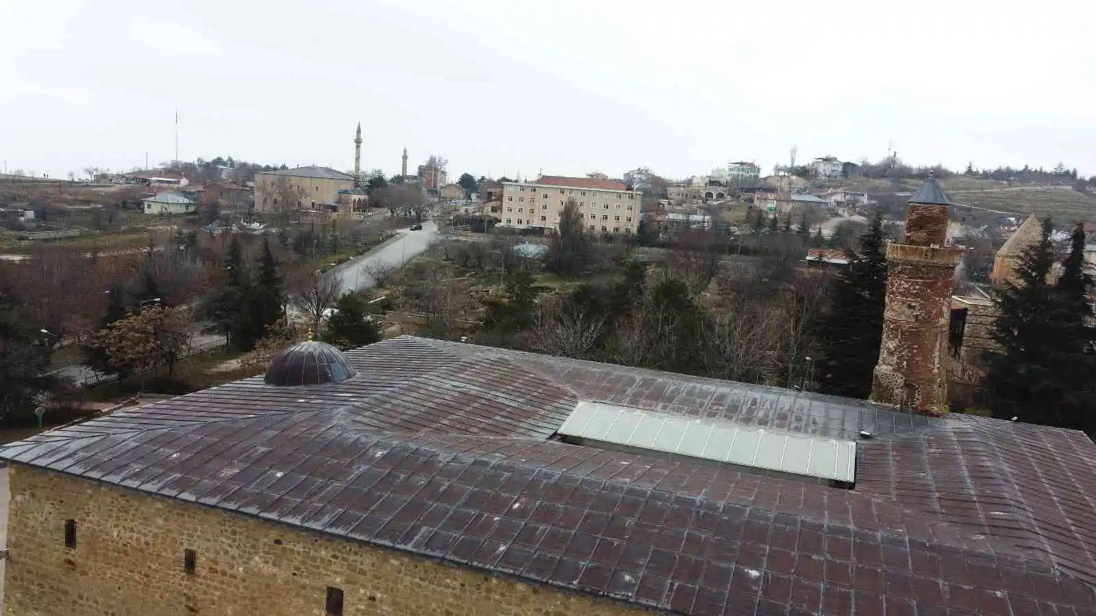 Aynı dönem, iki zıt görüntü
