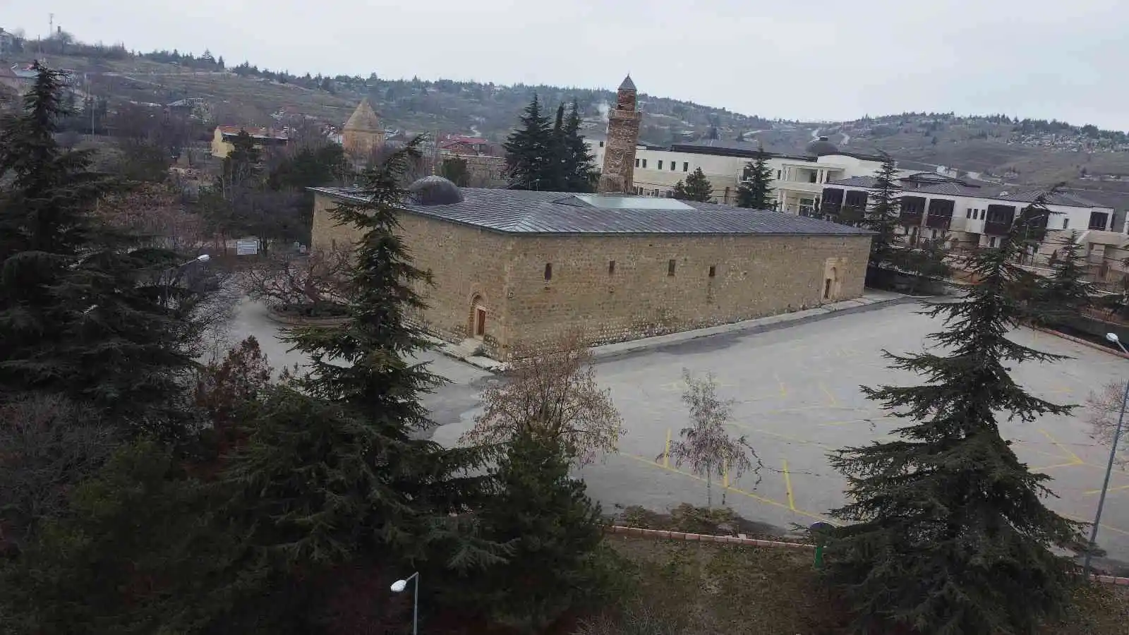 Aynı dönem, iki zıt görüntü