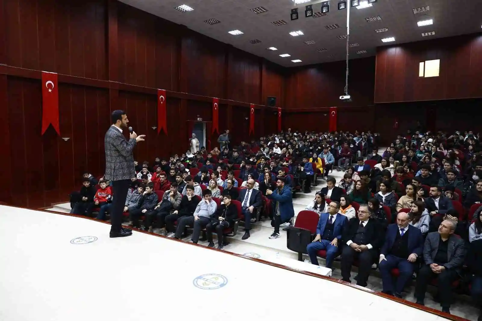 Bağcılar’da öğrenciler her gün yaşı kadar kitap sayfası okuyacak
