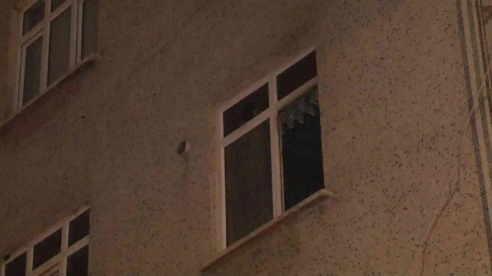 Bağcılar’da yangın paniği: Mahsur kalan vatandaşları ekipler kurtardı