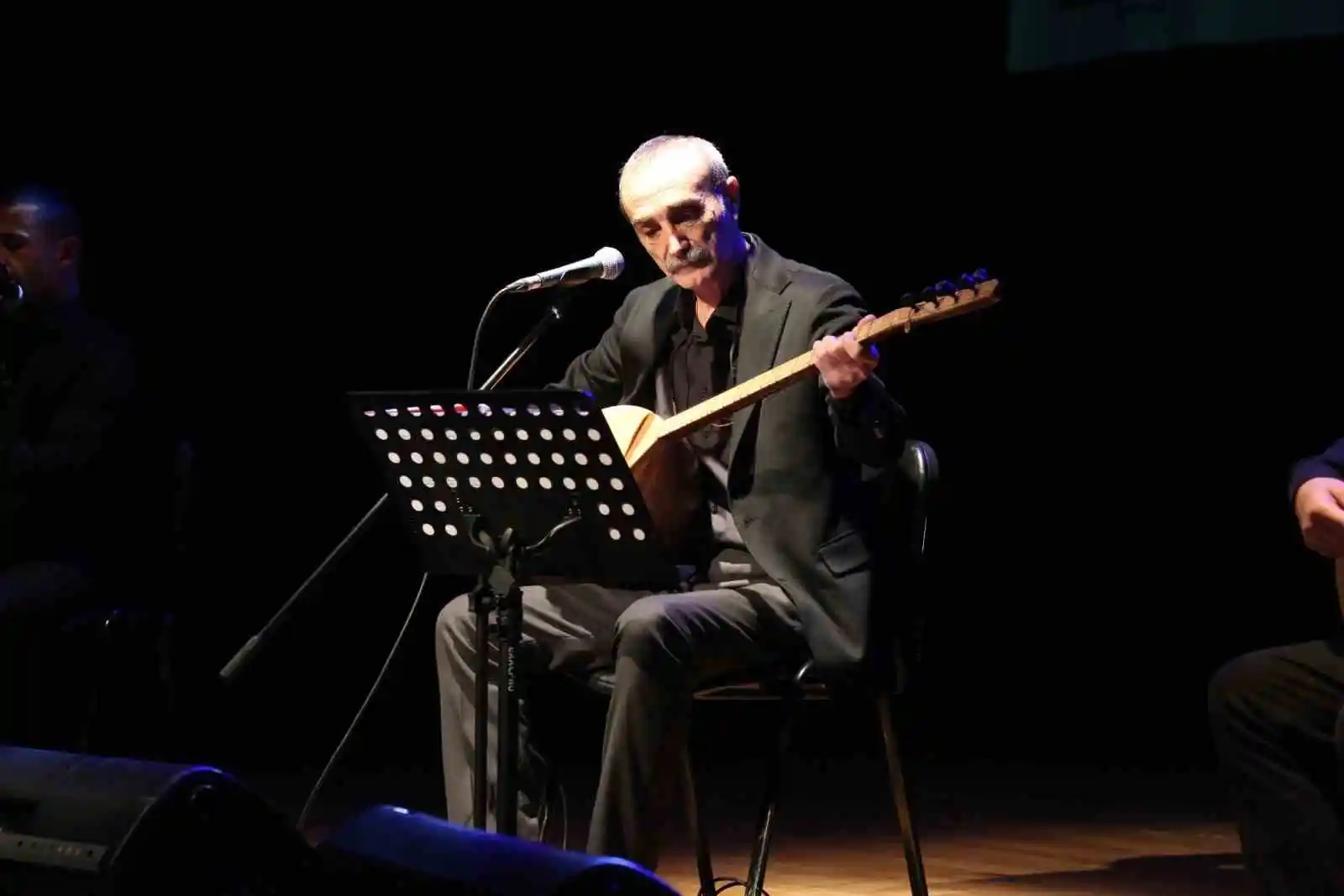 Bağlama ustası Cengiz Özkan Eyüpsultanda konser verdi