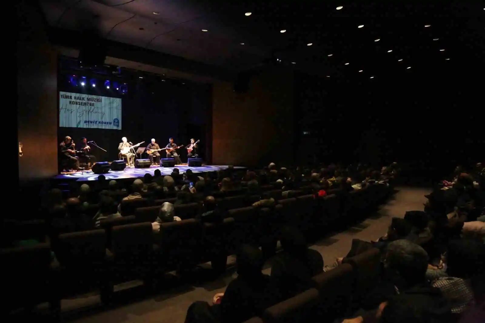 Bağlama ustası Cengiz Özkan Eyüpsultanda konser verdi