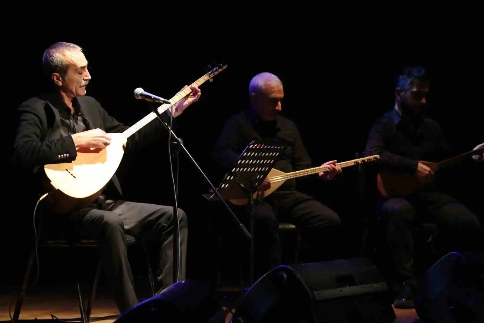 Bağlama ustası Cengiz Özkan Eyüpsultanda konser verdi
