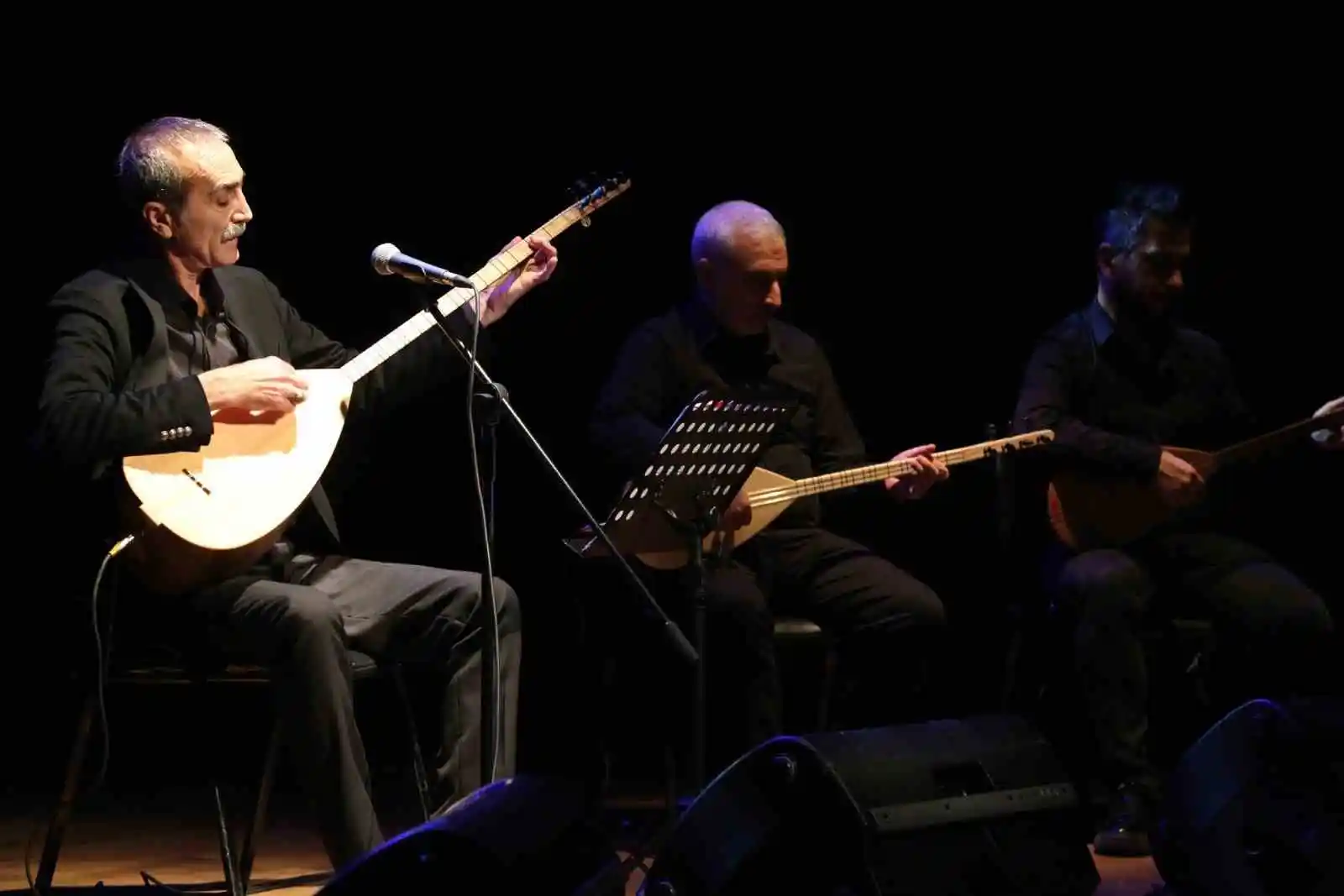Bağlama ustası Cengiz Özkan Eyüpsultanda konser verdi