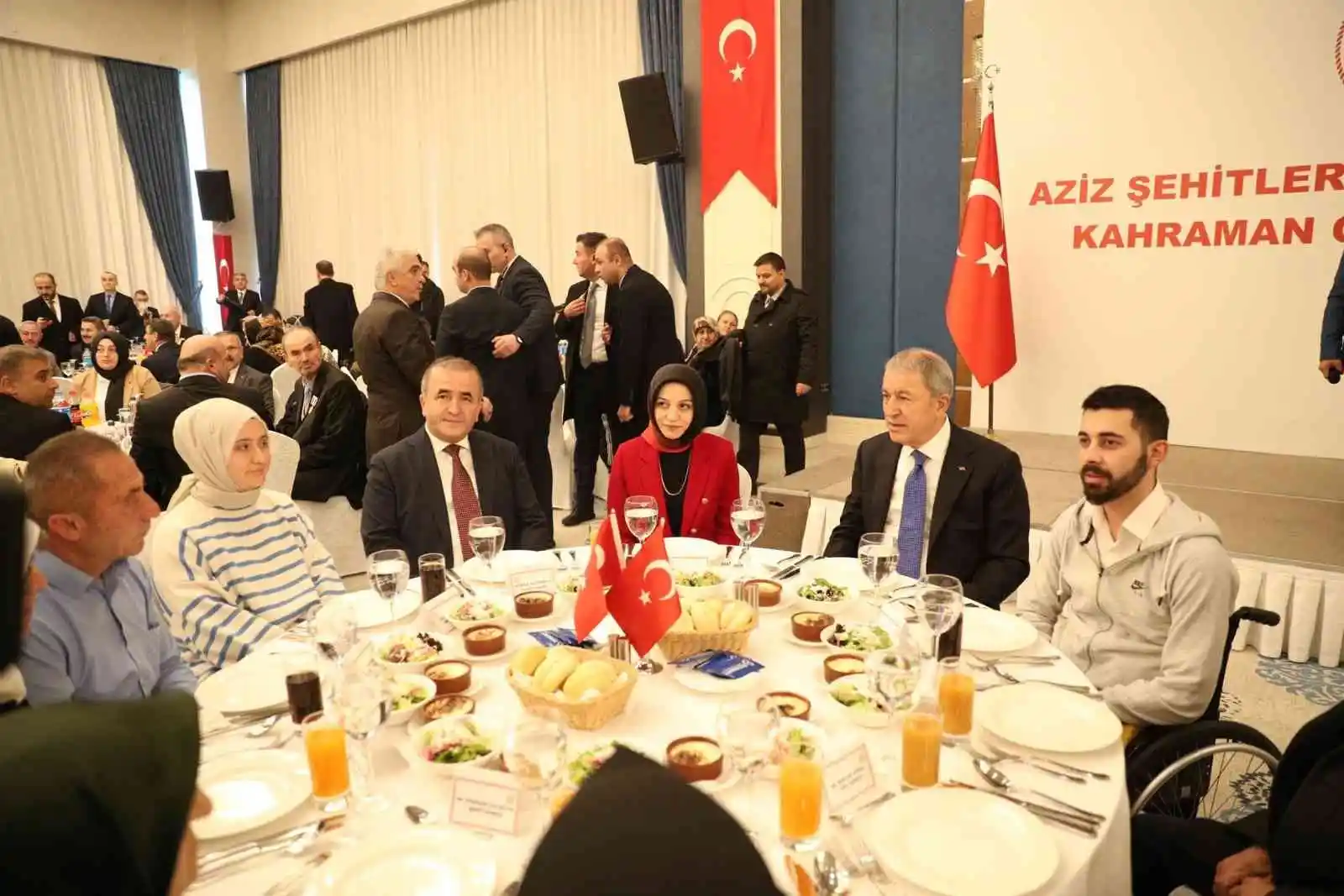 Bakan Akar’dan “terörle mücadelede kararlılık” mesajı