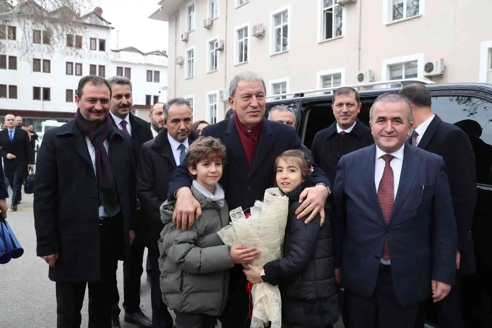 Bakan Akar’dan “terörle mücadelede kararlılık” mesajı
