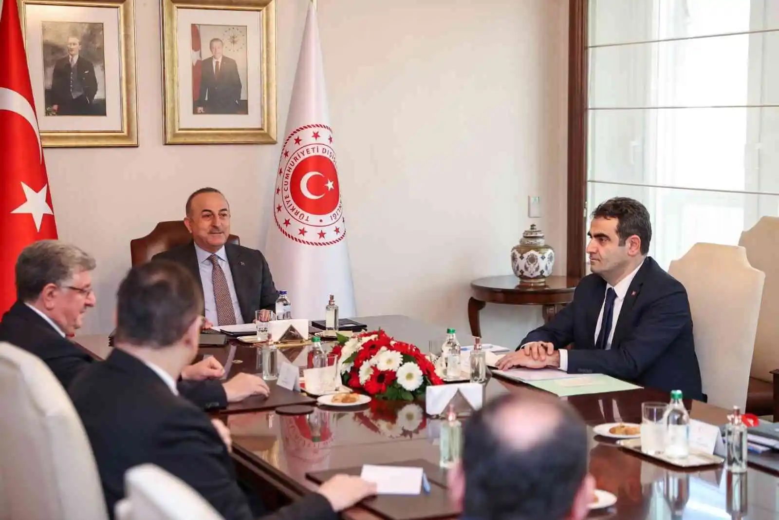 Bakan Çavuşoğlu, Suriye Ulusal Koalisyonu Başkanı El-Maslat ile görüştü