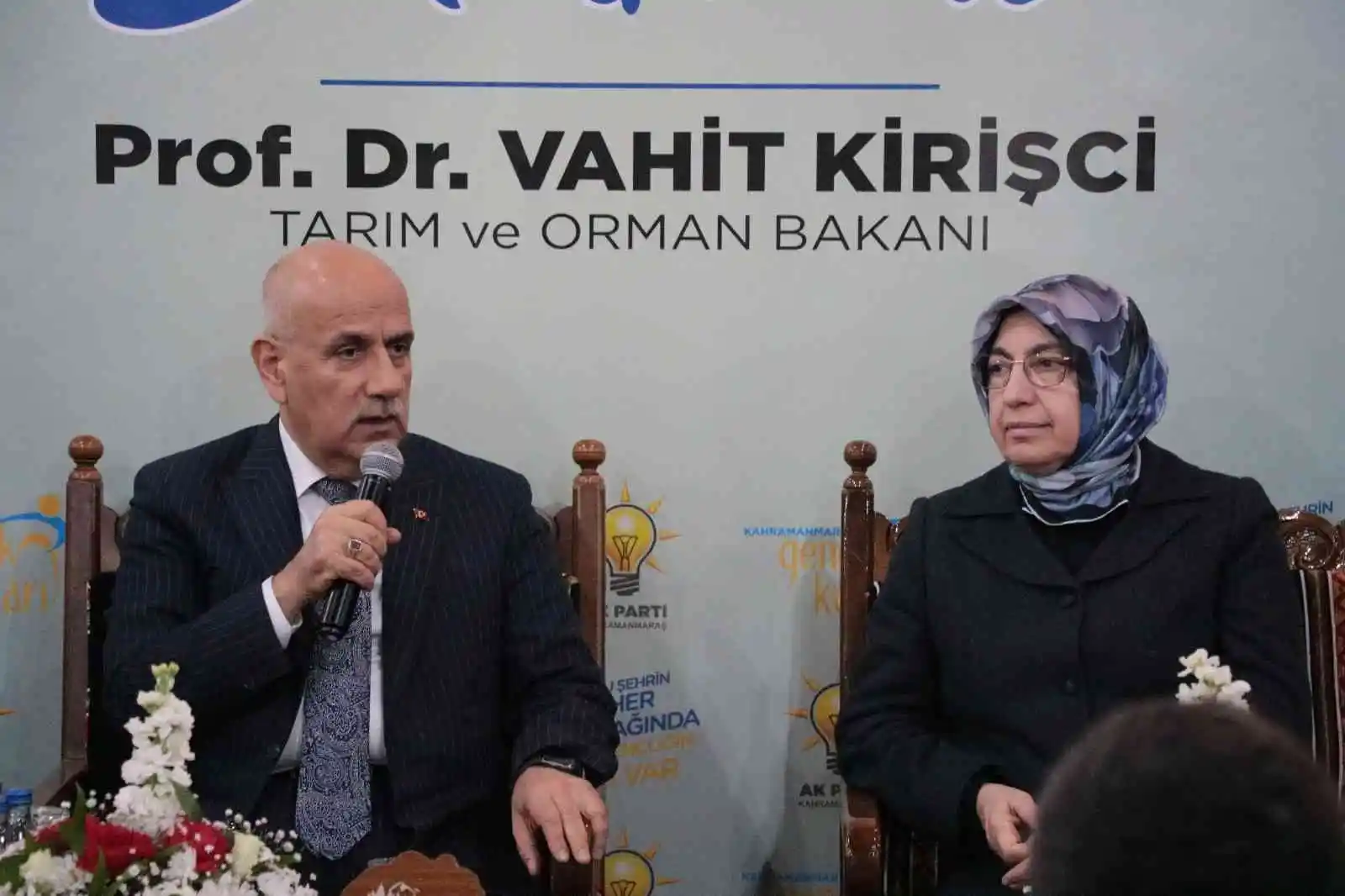 Bakan Kirişci 6’lı masaya yüklendi, “13 değil, 133 kere toplansanız sizin oradan aday çıkmaz”