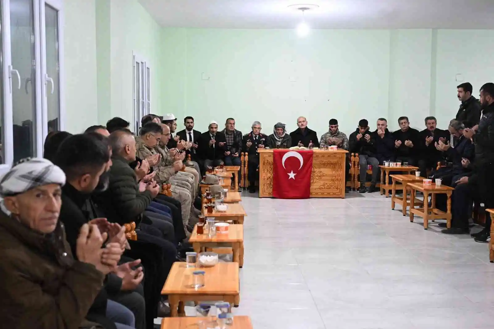 Bakan Soylu’dan şehit korucu Nimet Encu’nun ailesine taziye ziyareti