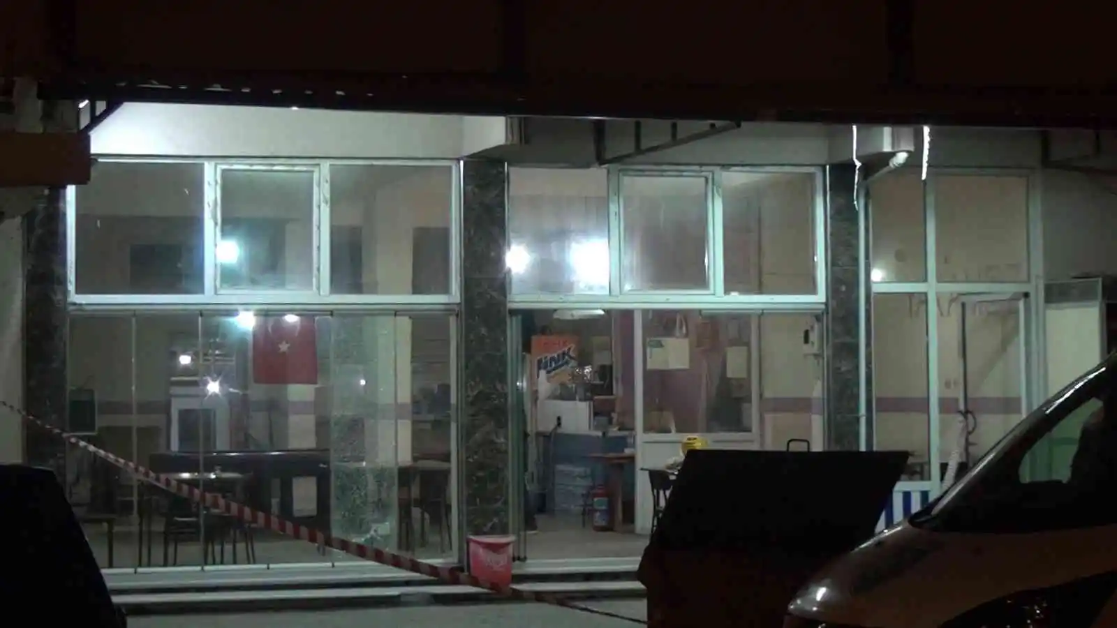 Bandırma'da kahvehanede çıkan tartışma silahlı kavgaya dönüştü: 3 yaralı