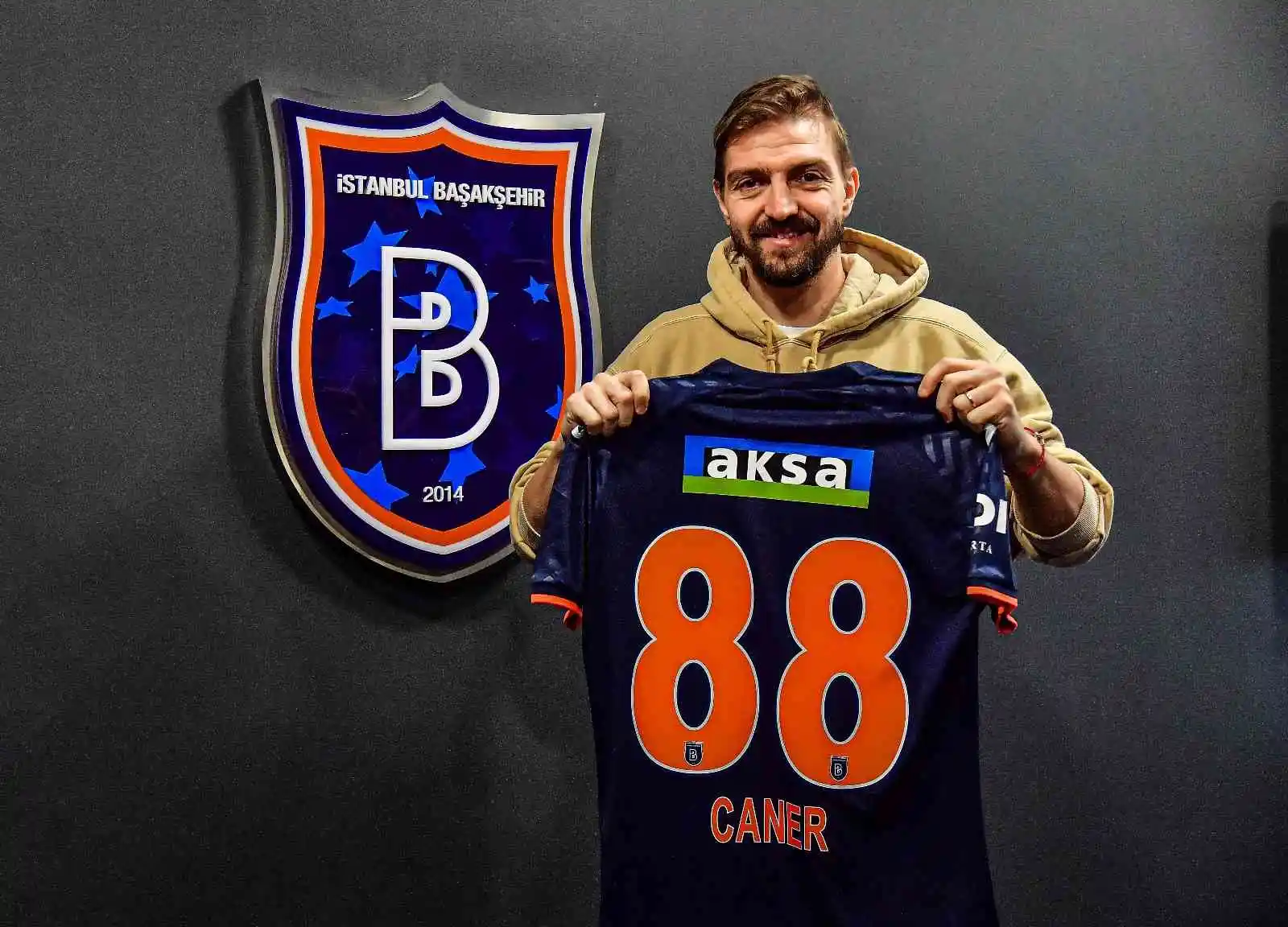 Başakşehir, Caner Erkin’i transfer etti