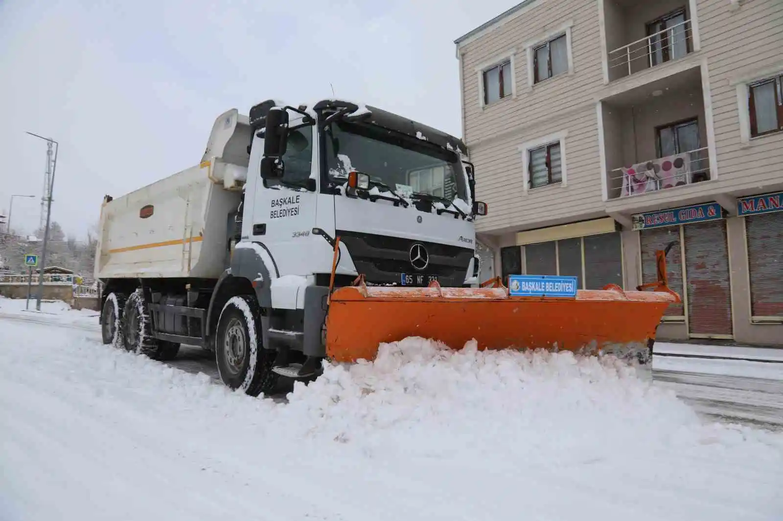 Başkale kar altında