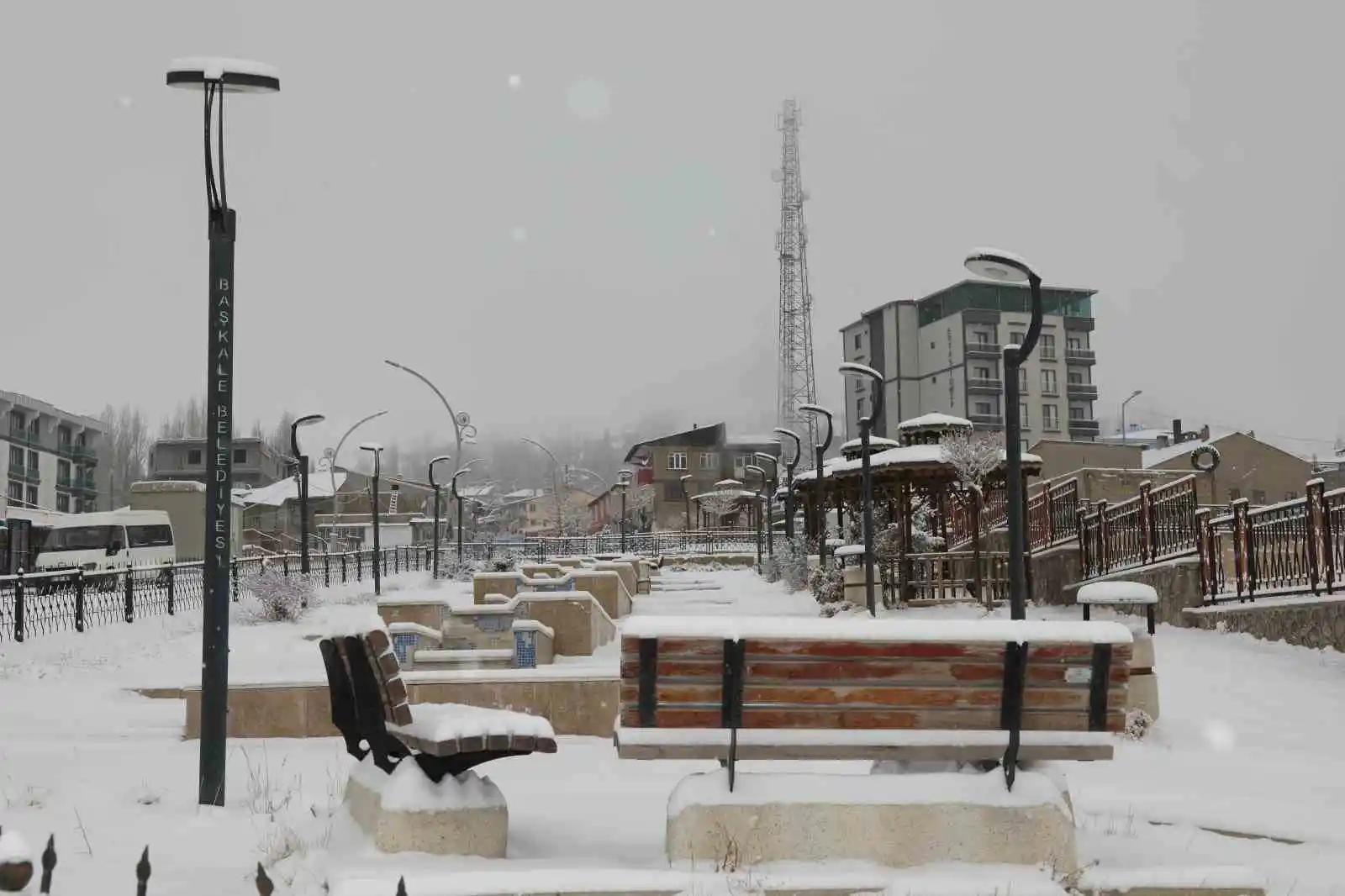 Başkale kar altında