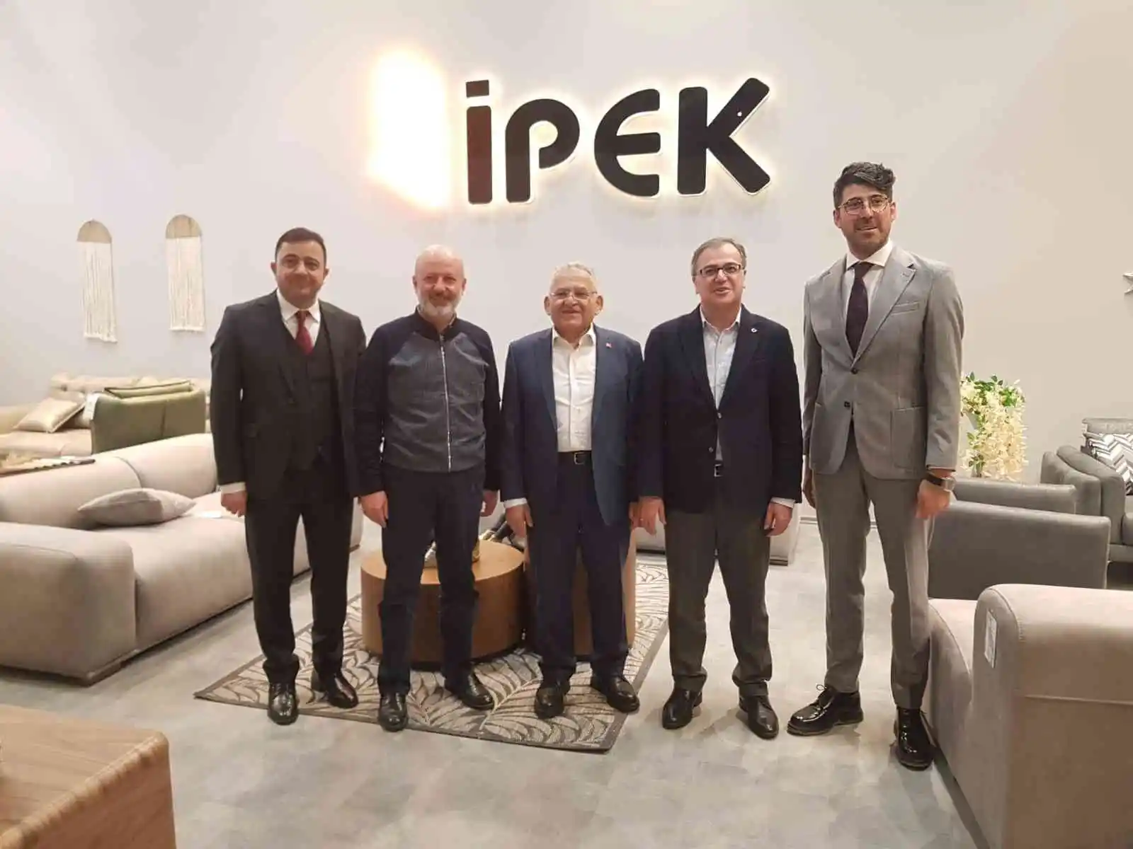 Başkan Büyükkılıç, İstanbul Mobilya Fuarını Ziyaret Etti
