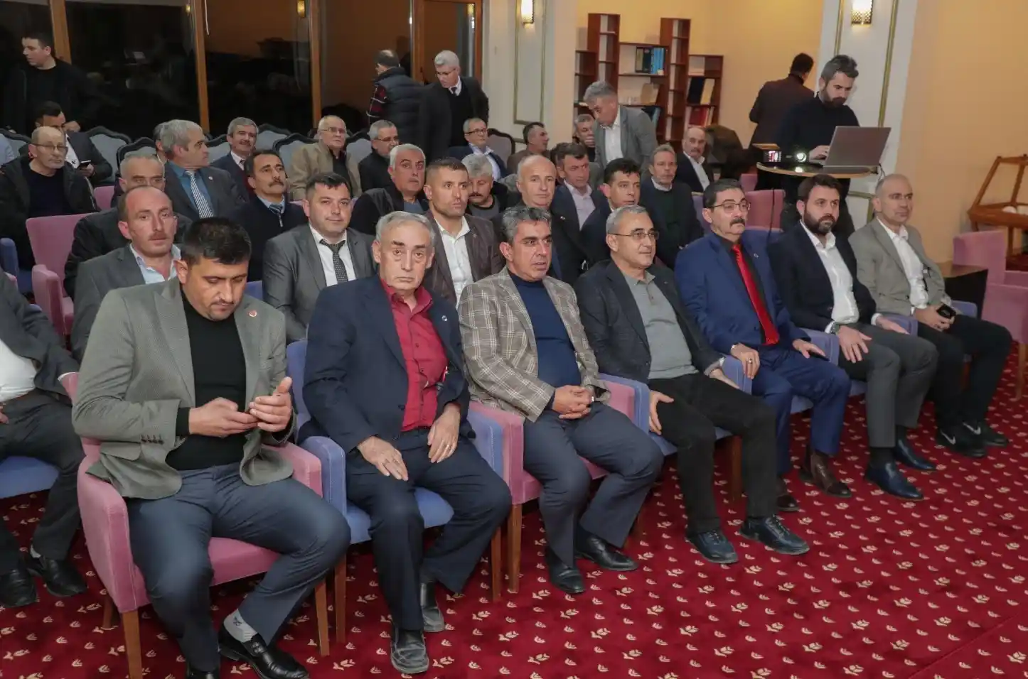Başkan Işık muhtarlarla istişare ve değerlendirme toplantısını Harlek Termal Otel’de yaptı