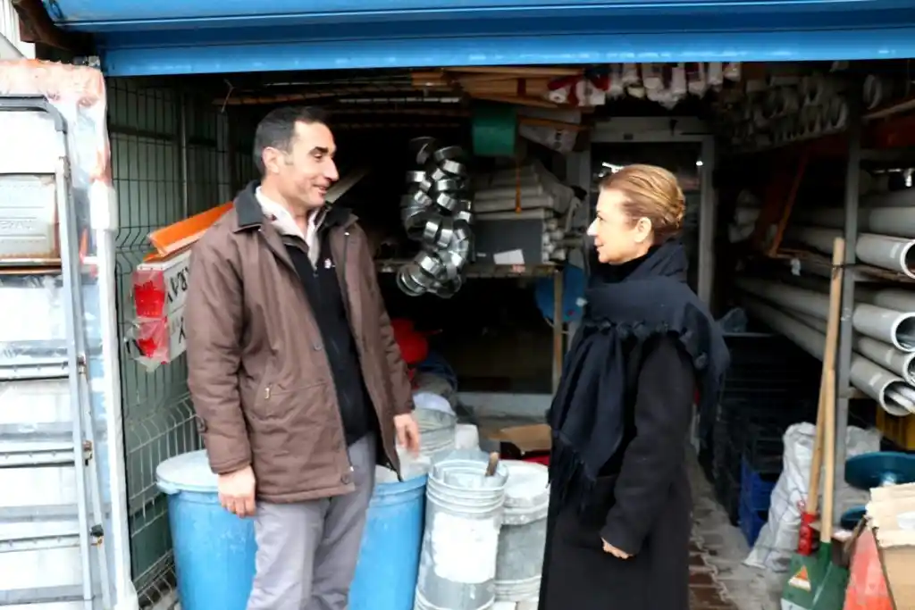 Başkan Köse esnafı yerinde dinliyor