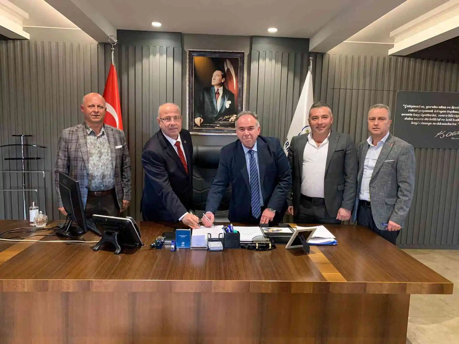 Başkan Öndeş çalışanlarının yüzünü güldürdü