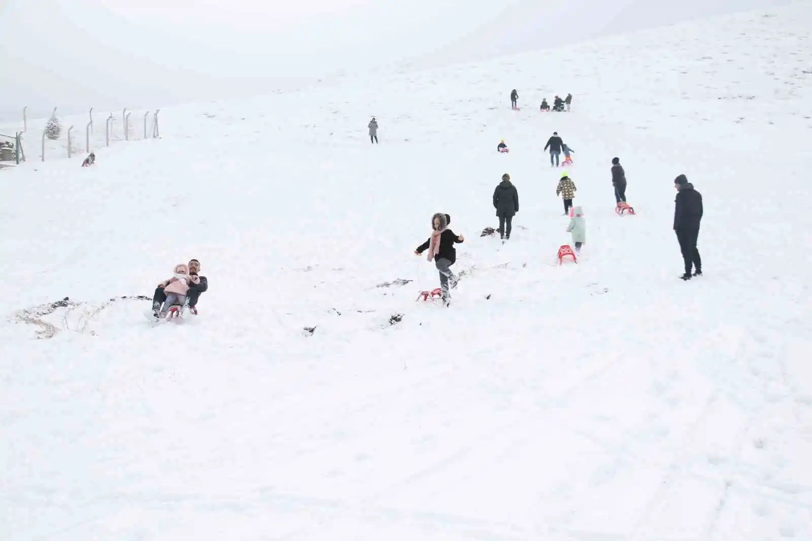 Başkent’te beklenen kar yağışının ardından kayak sezonu açıldı

