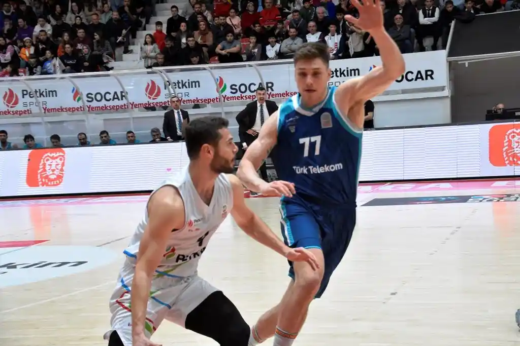 Basketbol Süper Ligi: Aliağa Petkim Spor: 70 - Türk Telekom: 89
